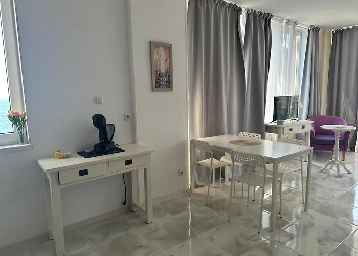 Oazis Sea View Апартамент Равда